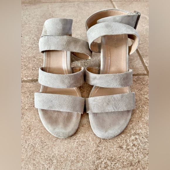 Vionic Perk Blaire Suede Heel - Picture 4 of 13